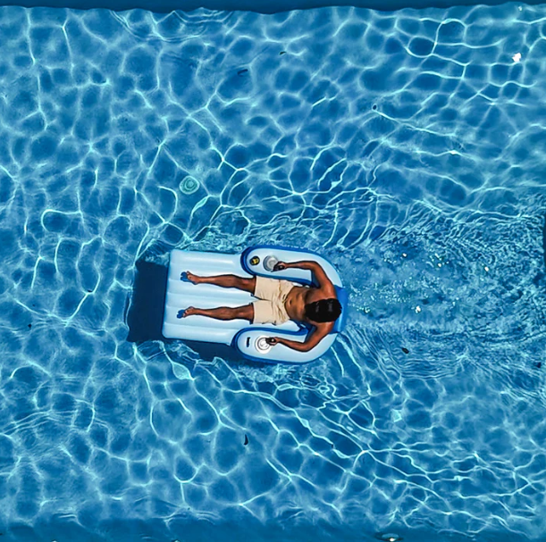 Motorized Luxury Pool Lounger 2.0 12V